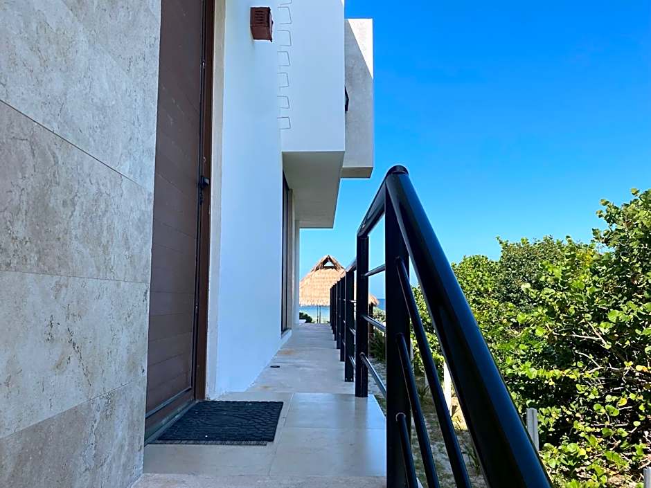 Escape to Paradise, Minimalist 4-BR Beachfront, 300 Mbps with amazing views