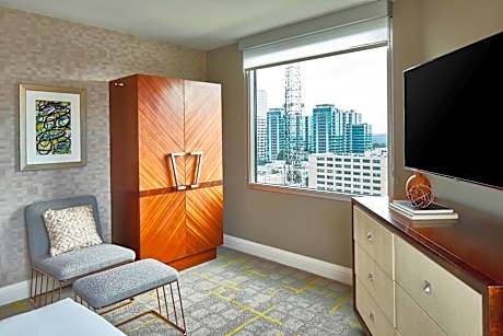 Executive King Suite - Non-Smoking