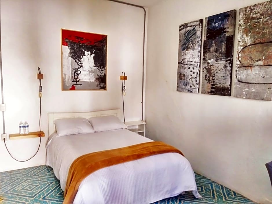 La Tozi Hotel