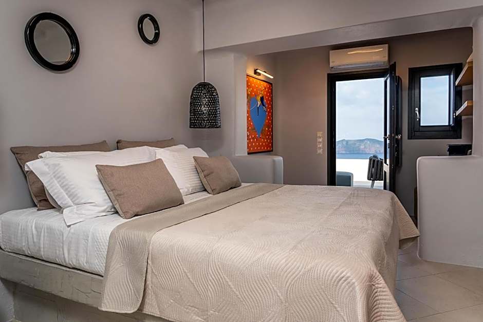 Sun Rocks Boutique Hotel - Caldera View Suites & Sunset Dining Experience