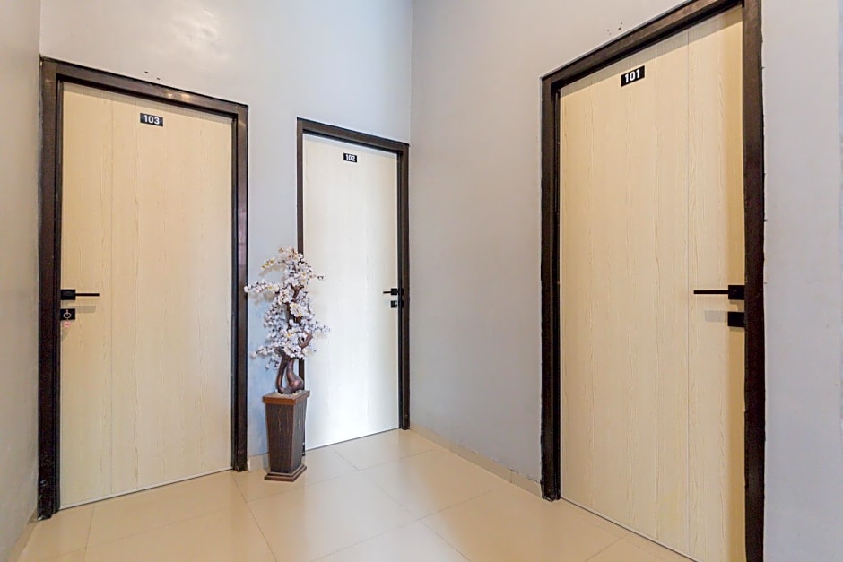 RedDoorz @ Manukan Surabaya