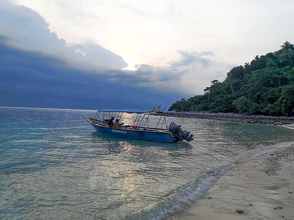 BUSHMAN TIOMAN
