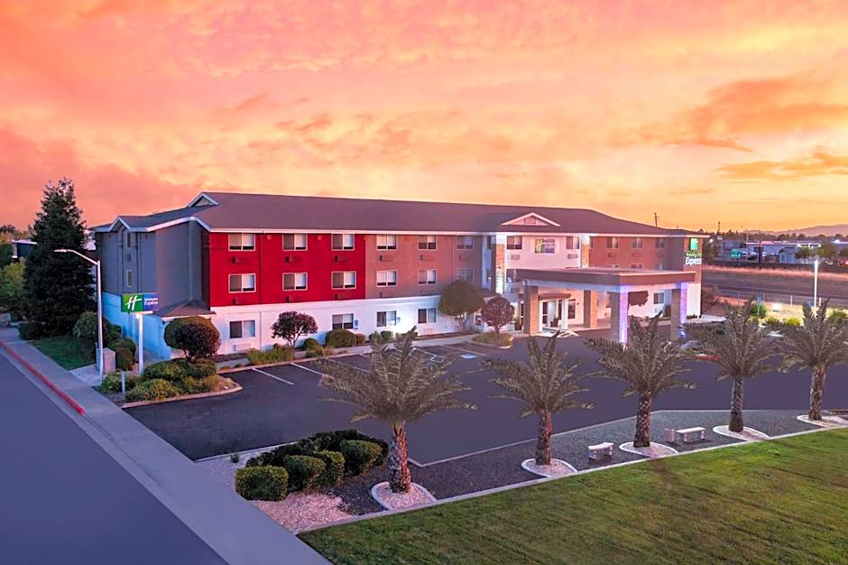 Holiday Inn Express Redding North By IHG