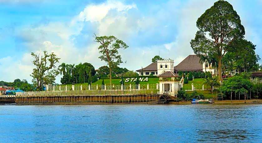 OYO 89465 Golden Lounge