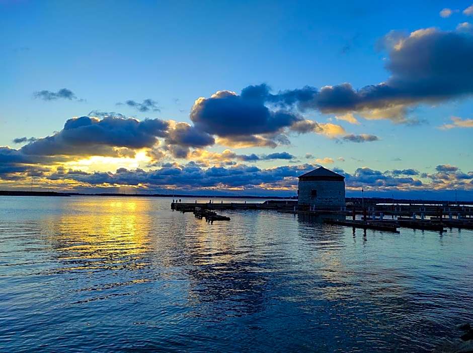 Confederation Place Hotel