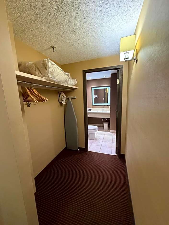Quality Inn & Suites Regina Downtown