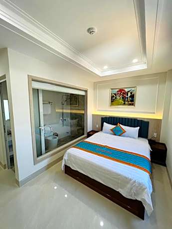 Deluxe Room (2 Adults + 1 Child)