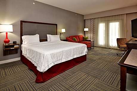 King Room with Balcony and Courtyard View - Non-Smoking