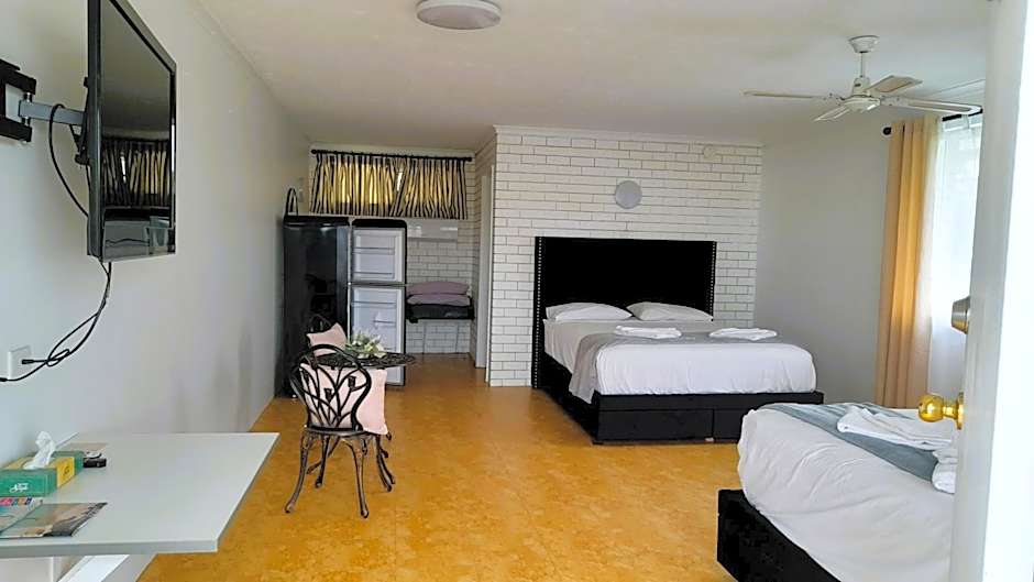 The Queenslander Motel