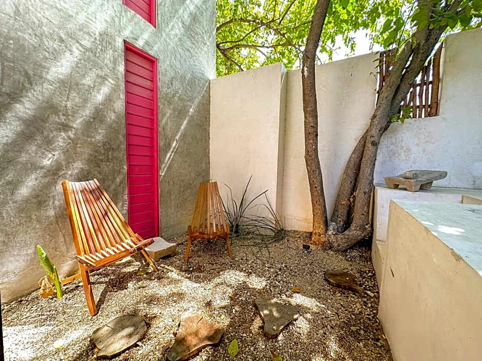 Uayma increible cuarto en el centro con piscina