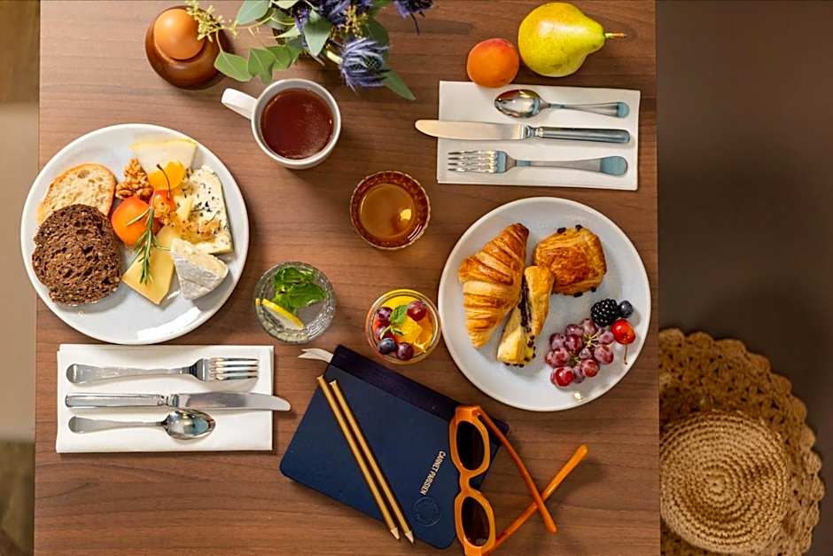 Midnight Hotel Paris