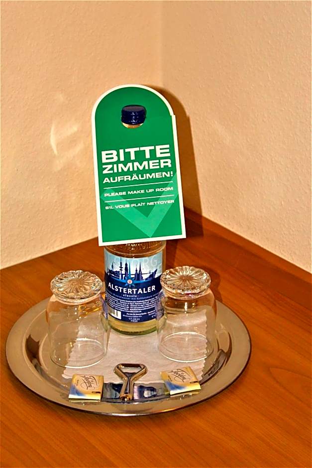 Hotel Alsterquelle 24h Check-in, Free Parking and WiFi