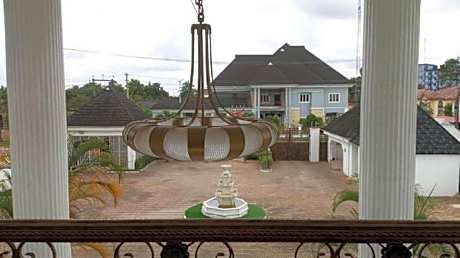 Reina Villa Hotel