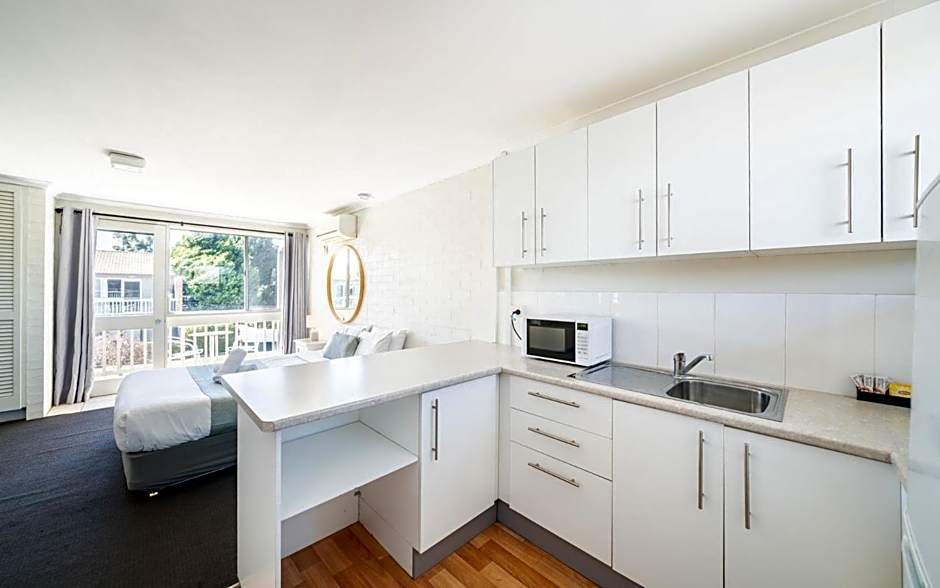 Bathurst Studio Apartments