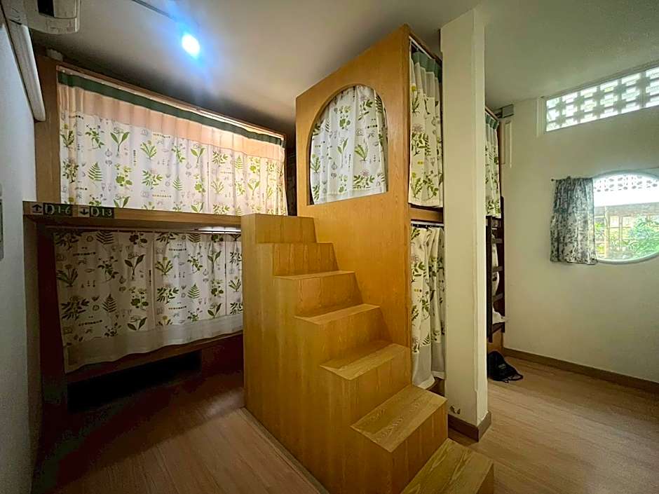 Memmoth Cafe & Hostel in Lampang