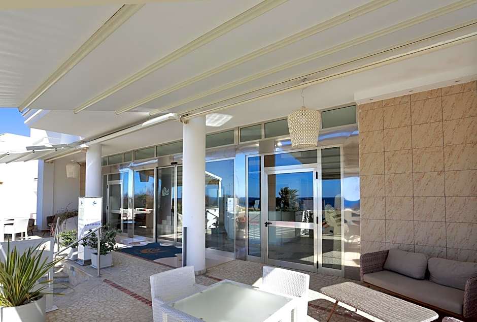 Piccadilly Rooms Restaurant and Beach