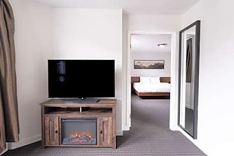 Suite with Mountain View