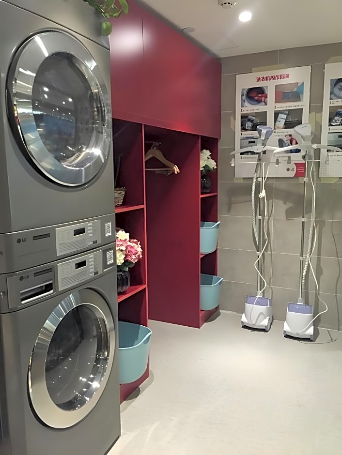 ibis Luoyang Baolong Square Hotel