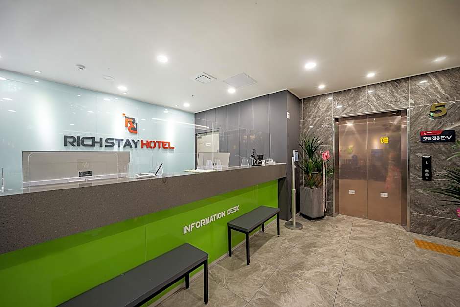 Rich Stay Hotel