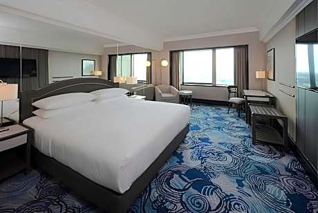 Guest room, King or Queen or Double, Tunjungan Plaza view