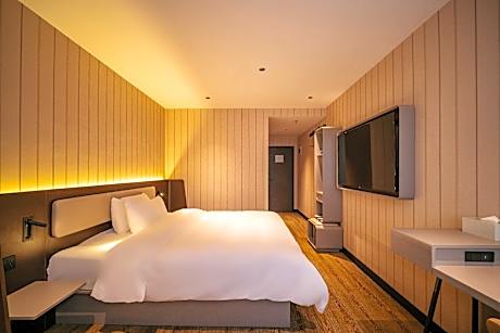 Business Queen Room