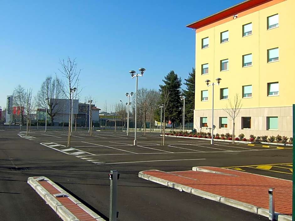 Ibis Como