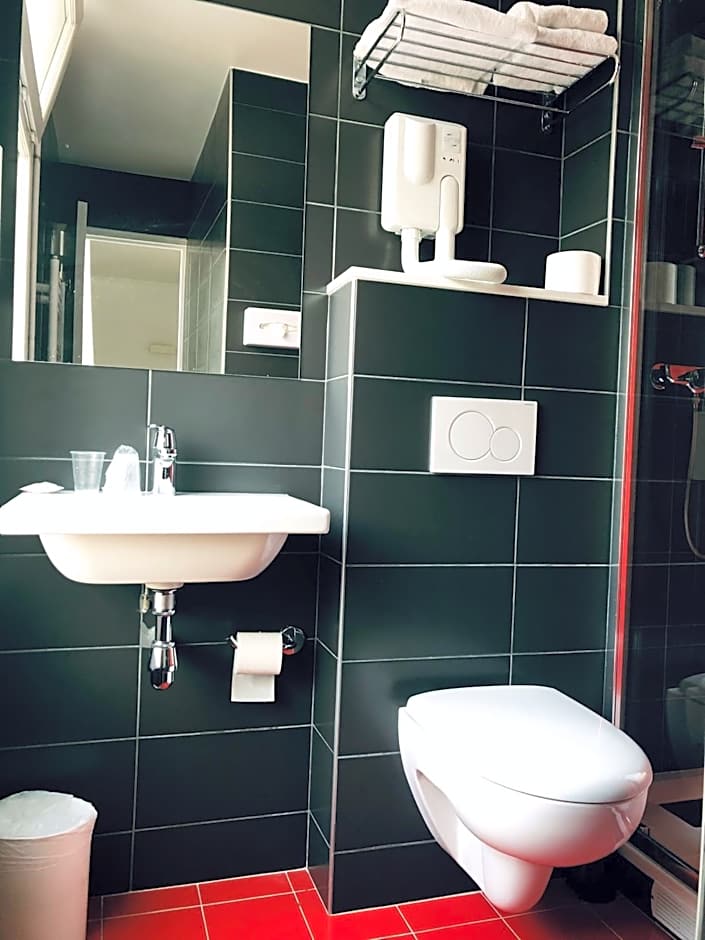 The Originals City, Hotel Lecourbe, Paris Tour Eiffel (Inter-Hotel)