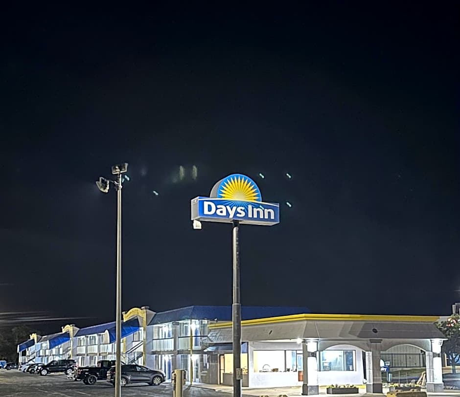 Days Inn by Wyndham Salina South