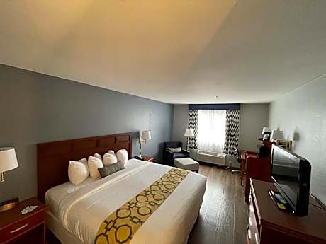 King Suite - Non-Smoking