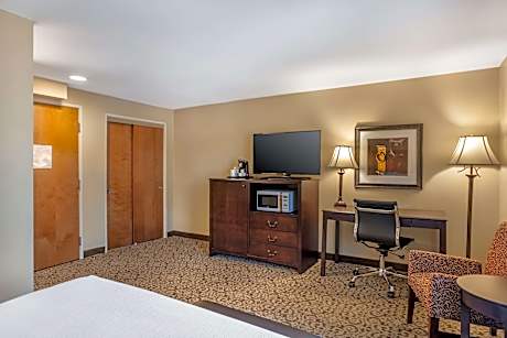 Queen Room - Non-Smoking