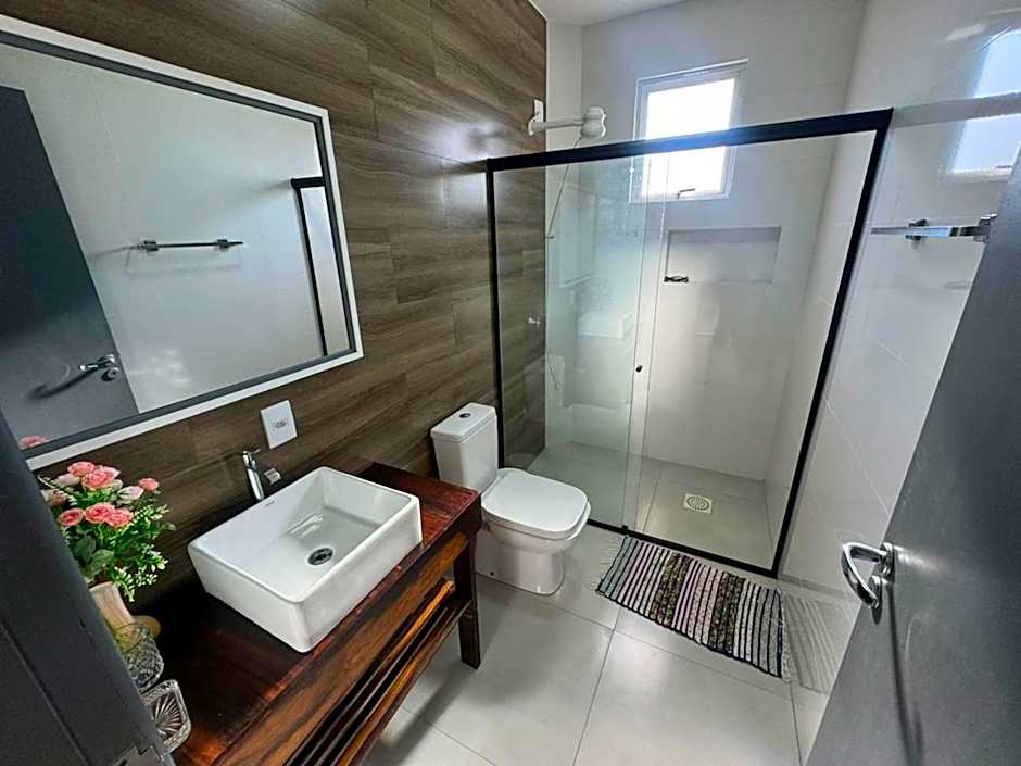 cód 11 - Excelente casa localizada á 180m do mar!