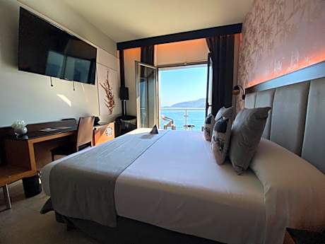 Standard Triple Room with Sea View
