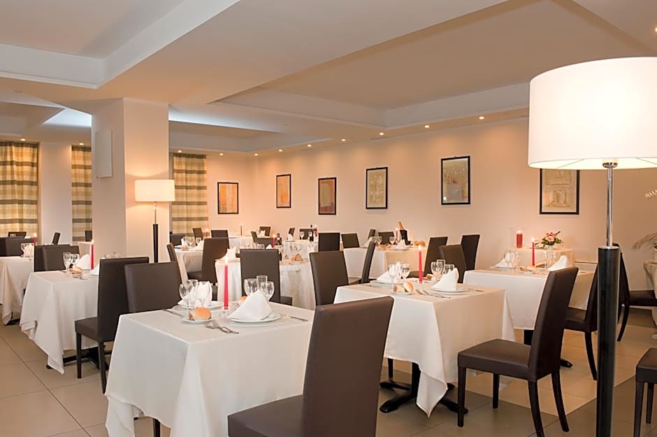 Cardinal Saint Peter Hotel