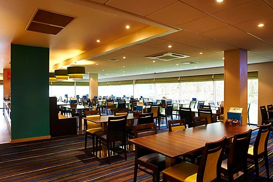 Holiday Inn Express Manchester Airport By IHG