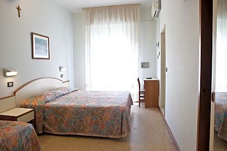 Twin Room with Private Bathroom