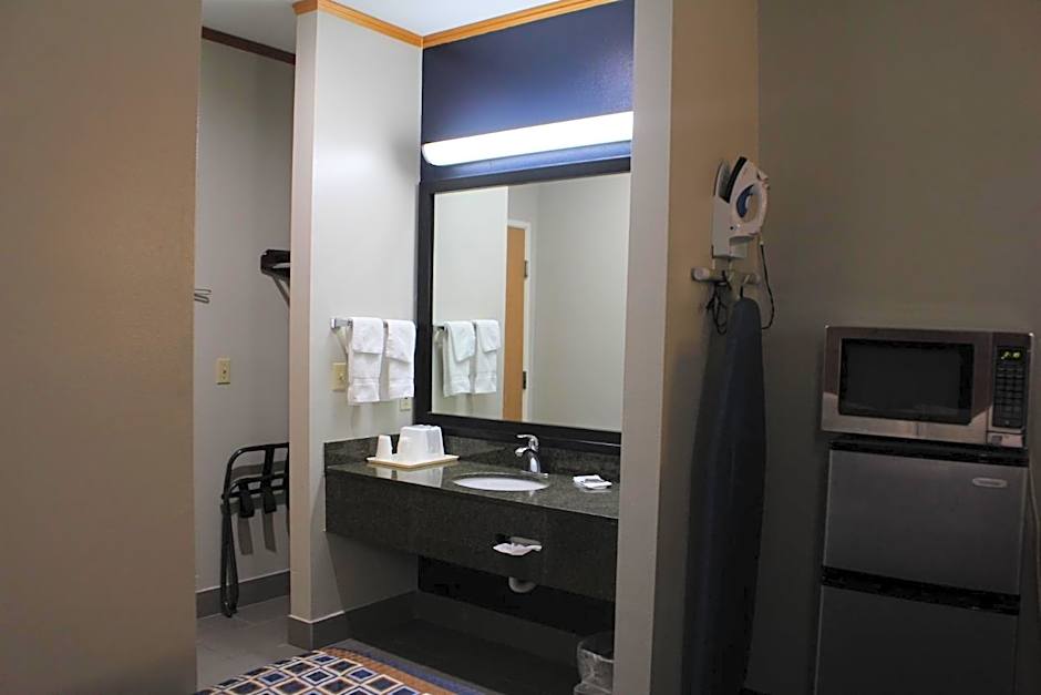 Home Gate Inn & Suites