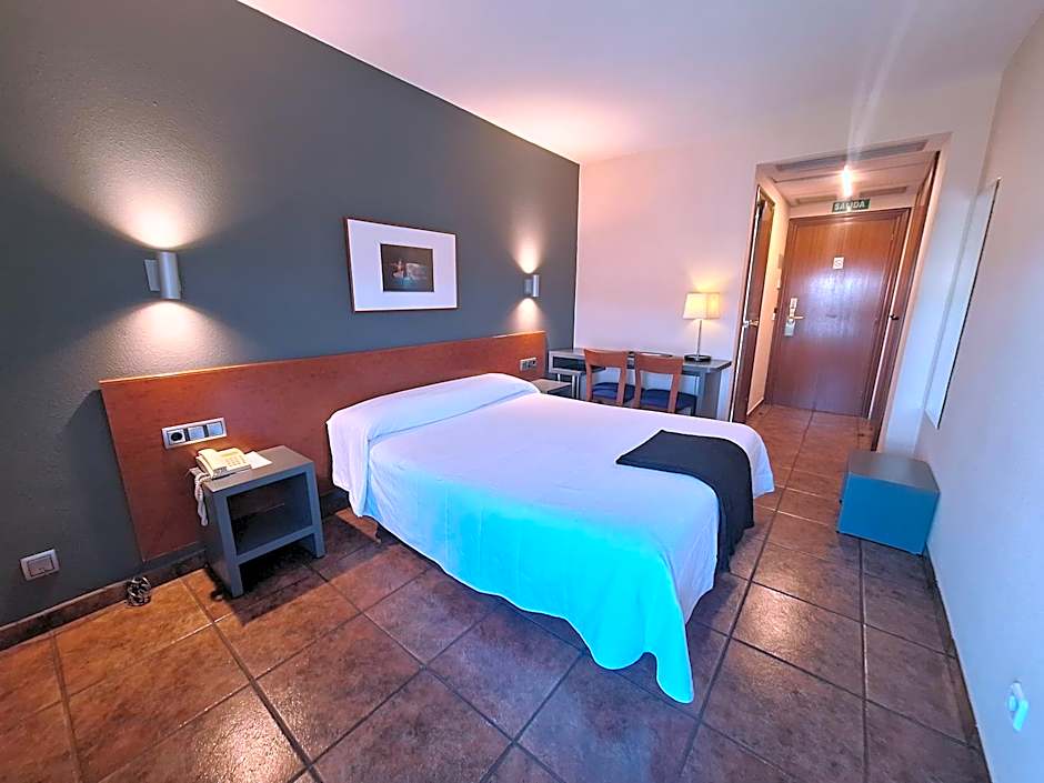 Photo 1 of 4 of Double Room