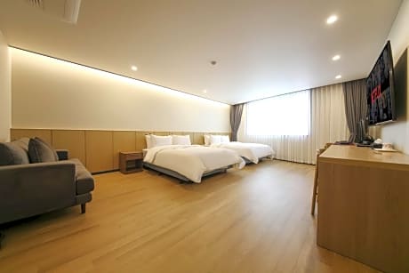 Premier Deluxe Twin Room