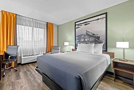 1 Queen Bed Mobility Accessible Room Non-Smoking