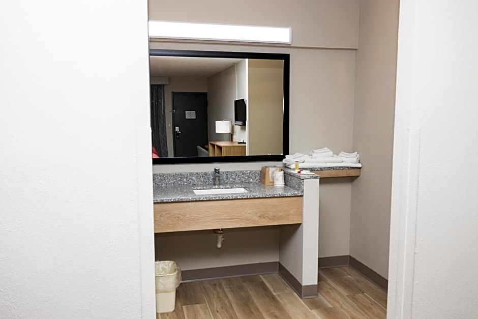 Days Inn by Wyndham Cincinnati East