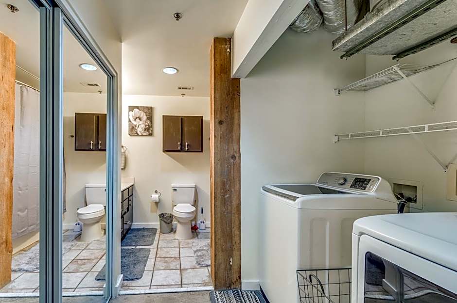 Downtown Dallas Condo - 2BR 1BA