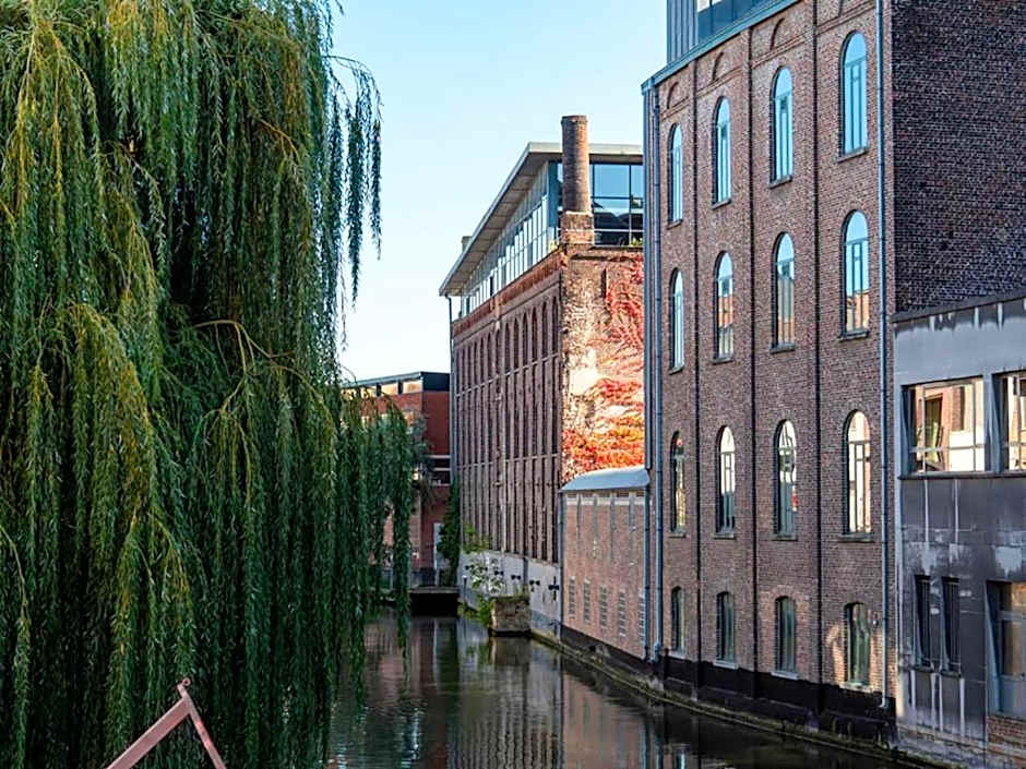 Budget Rooms by Ghent River