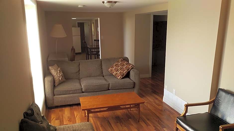 Bay Lake Inn - Frontiersman Motel