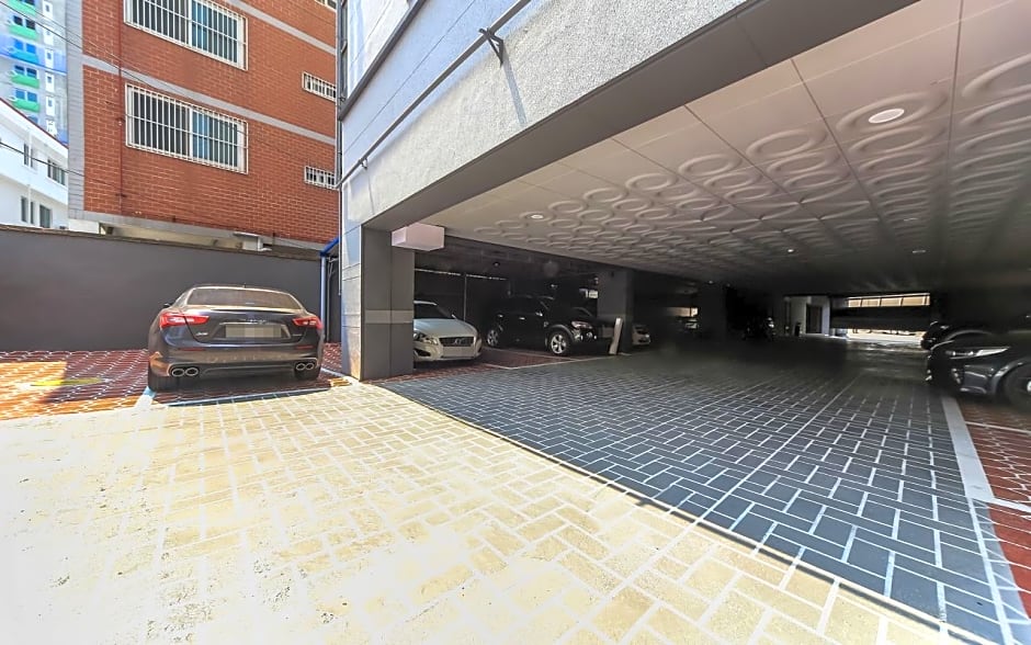 Gupo Brown-Dot Hotel