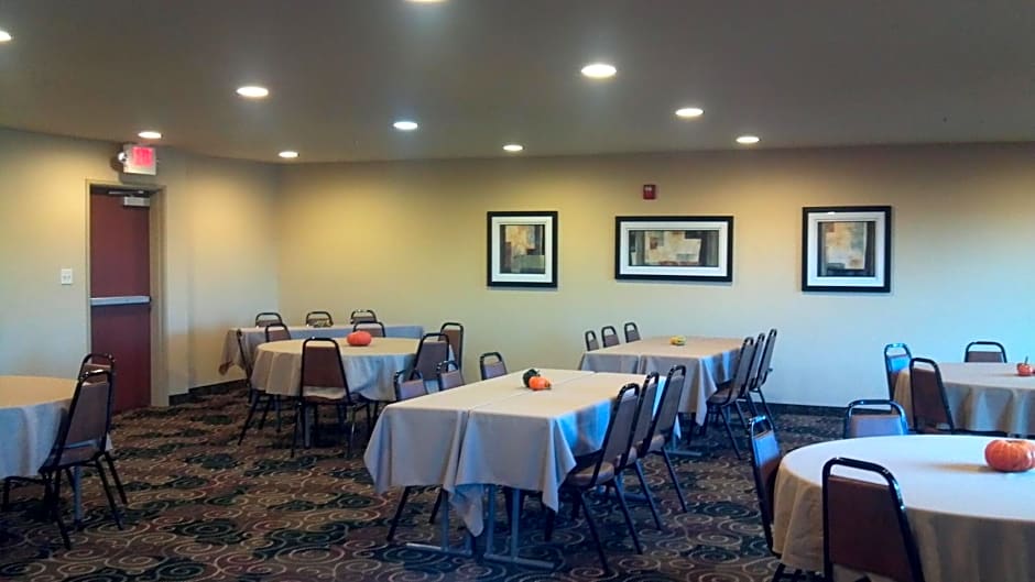 Cobblestone Hotel & Suites - Knoxville