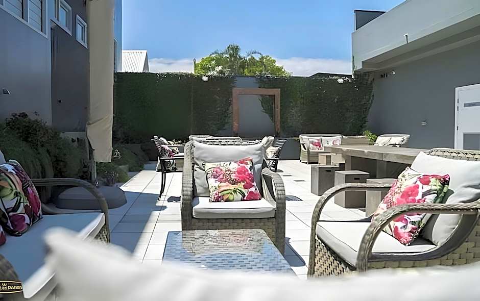 Crown on Darby Apartment