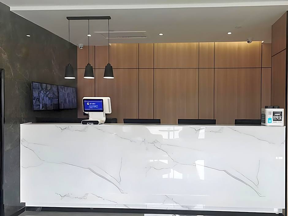 Green Tree Inn Urumqi San'gong Metro Station Exit