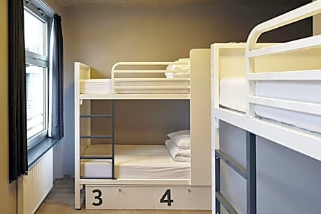 Bed in 8-Bed Dormitory Room with shared bathroom
