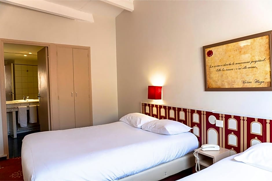 Hotel Ours Blanc - Place Victor Hugo