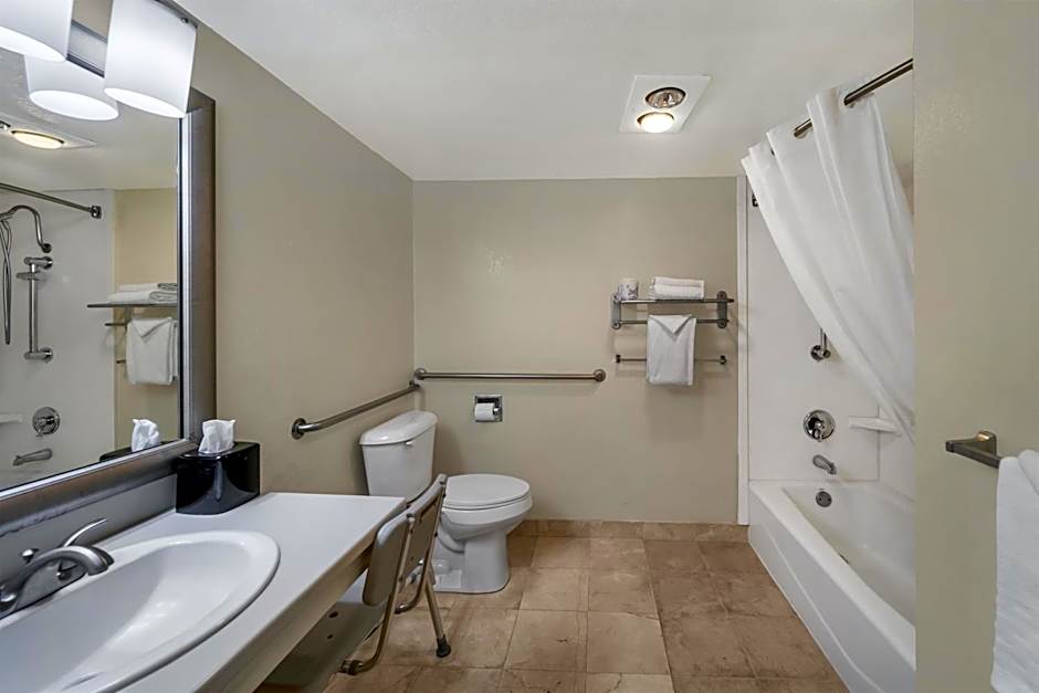 Best Western Plus Northwoods Inn